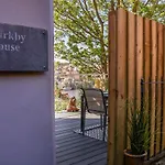 Kirkby House Ferienhaus *