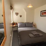 Kirkby House בית נופש *
